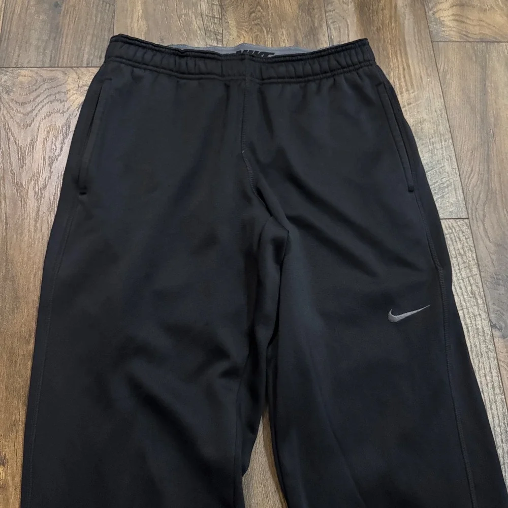 Nike Therma-FIT Mens S Training Pants Black Fleece Lined Straight Leg Pocket